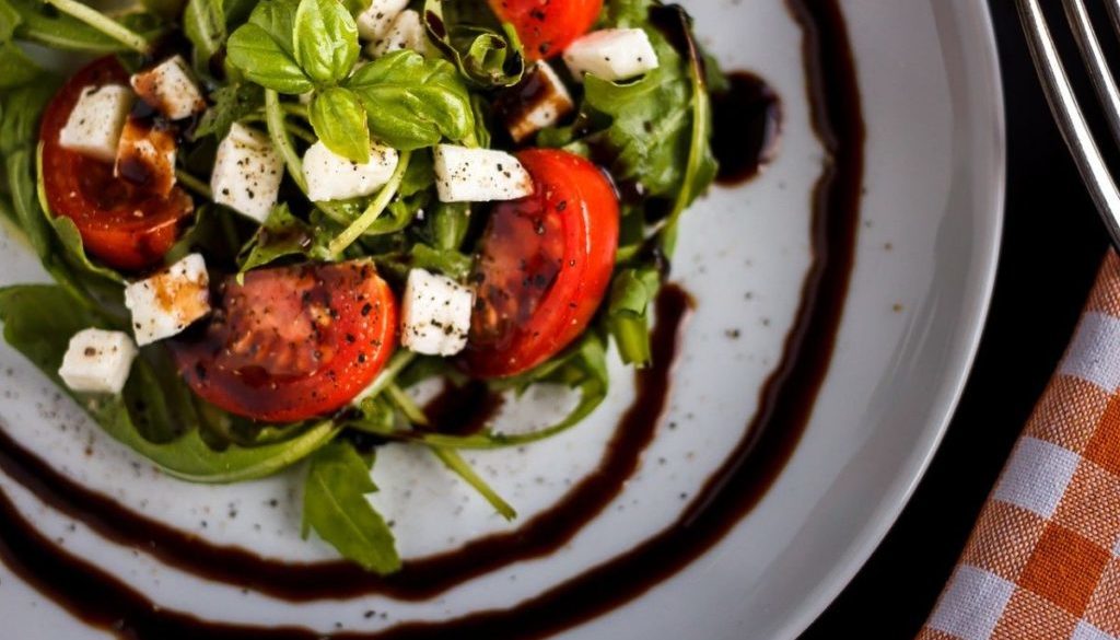 tomato-mozzarella-1589411_1280_Katja S. Verhoeven auf Pixabay