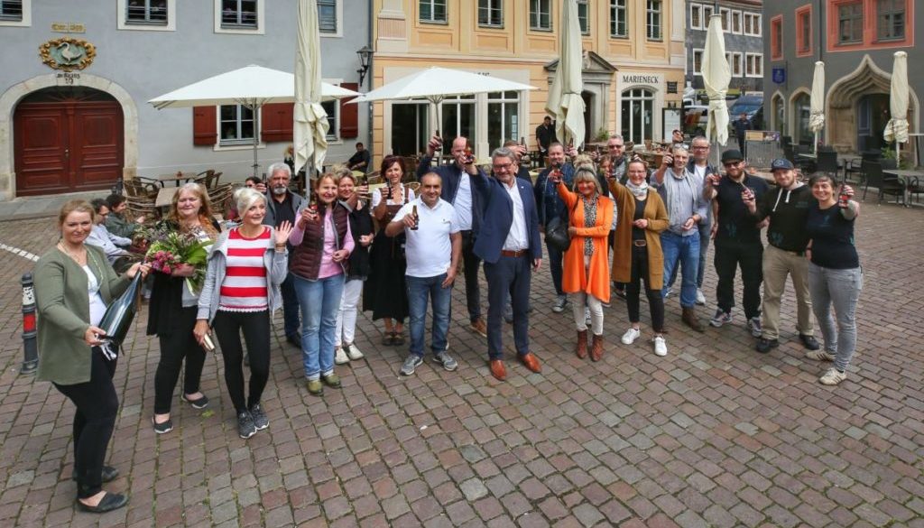 Pirnas Gastronomen stoßen auf die ersten Gäste an_Stadt Pirna