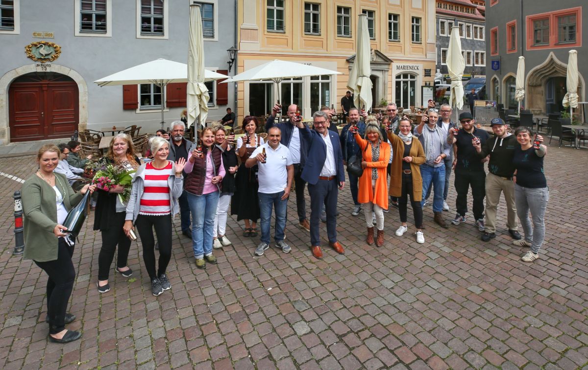 Pirnas Gastronomen stoßen auf die ersten Gäste an_Stadt Pirna