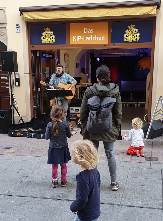 1. Liederladen