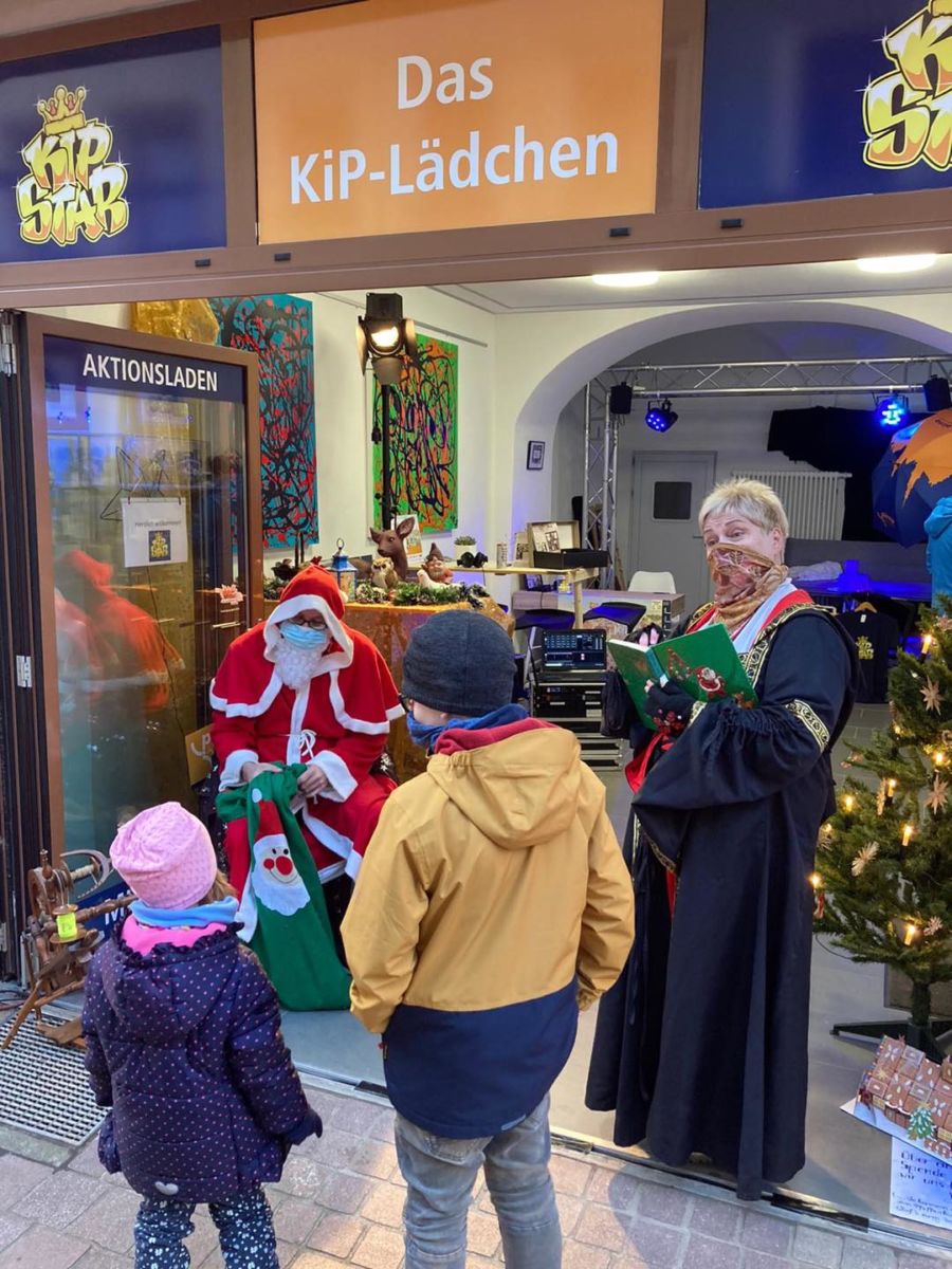 Weihnachtsgeschichten von Elke Leupold und Besuch vom Weihnachtsmann