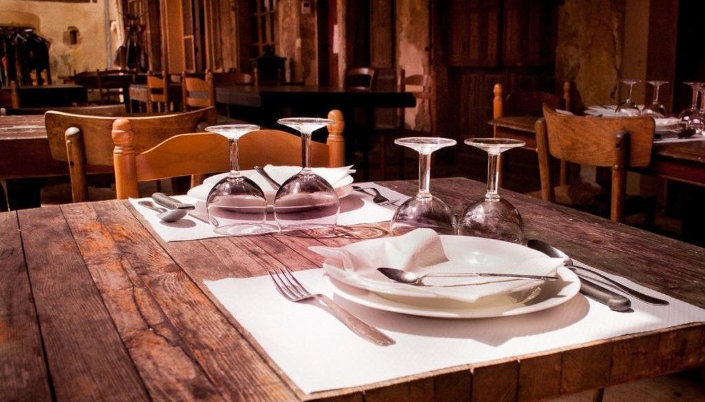 restaurant-winter-Rudy and Peter Skitterians auf Pixabay